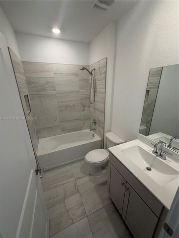 2355 SE 10th St, Homestead, FL 33035