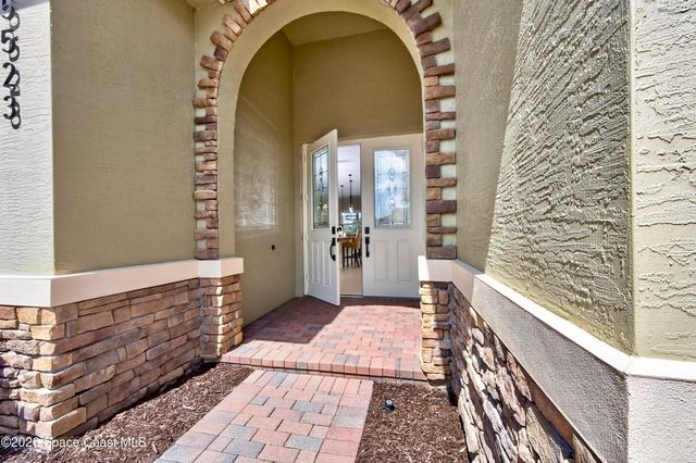 5523 49th Avenue, Vero Beach, FL 32967