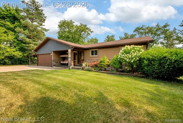 5214 Daniels Drive, Troy, MI 48098
