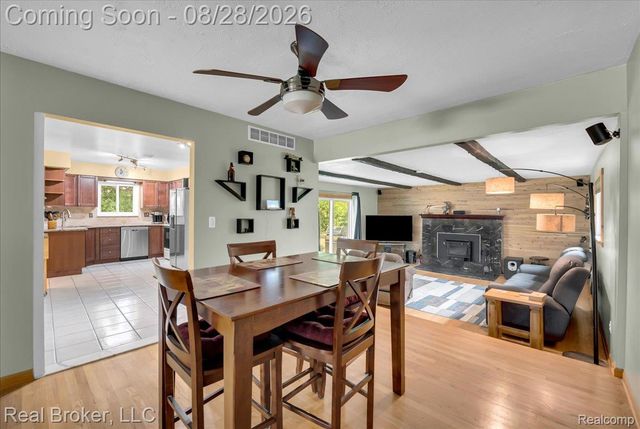 5214 Daniels Drive, Troy, MI 48098