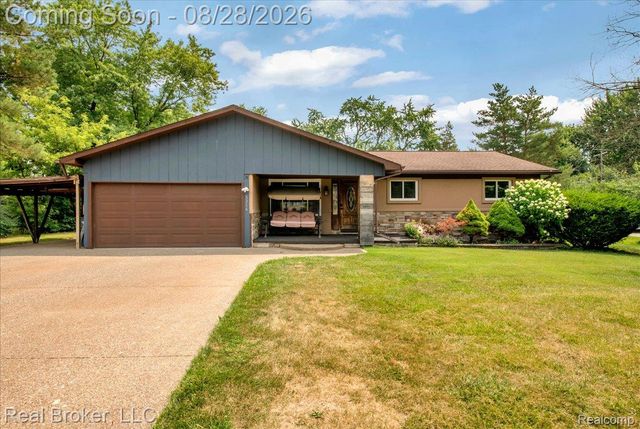 5214 Daniels Drive, Troy, MI 48098