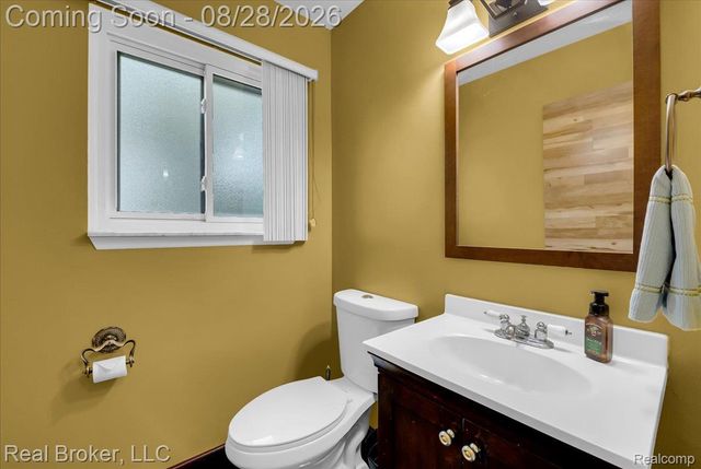 5214 Daniels Drive, Troy, MI 48098
