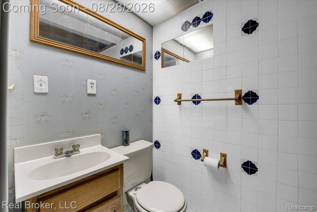 5214 Daniels Drive, Troy, MI 48098