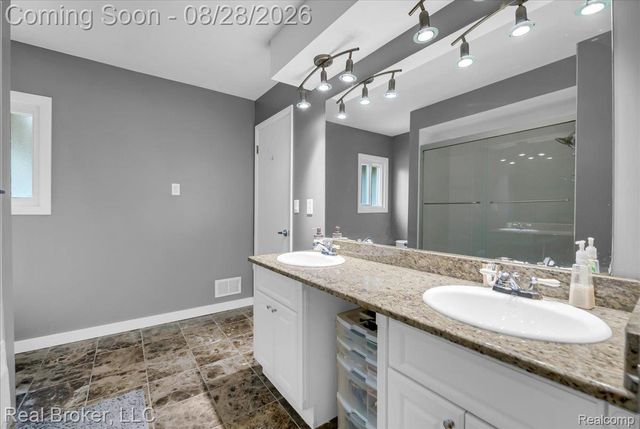 5214 Daniels Drive, Troy, MI 48098