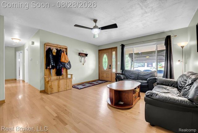 5214 Daniels Drive, Troy, MI 48098