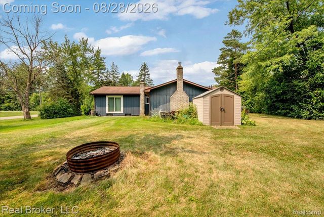 5214 Daniels Drive, Troy, MI 48098