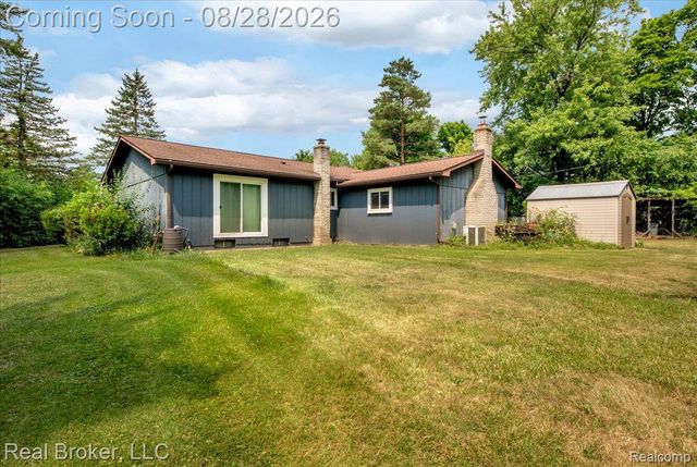 5214 Daniels Drive, Troy, MI 48098