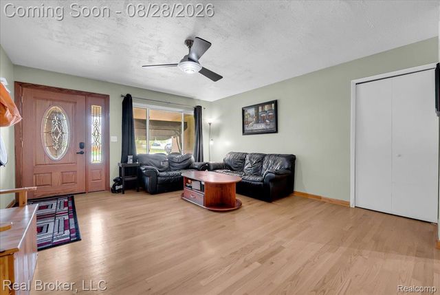 5214 Daniels Drive, Troy, MI 48098