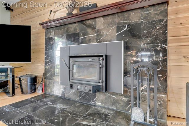 5214 Daniels Drive, Troy, MI 48098