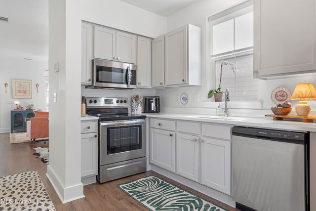 2207 Government Street, 17, Ocean Springs, MS 39564