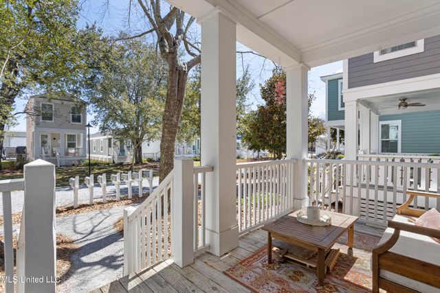 2207 Government Street, 17, Ocean Springs, MS 39564