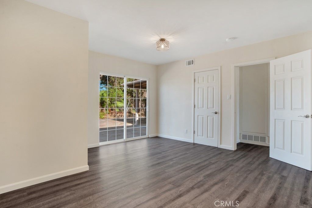 Image 11 of property listing at 7633-7635 Fallbrook Avenue, West Hills, CA 91304