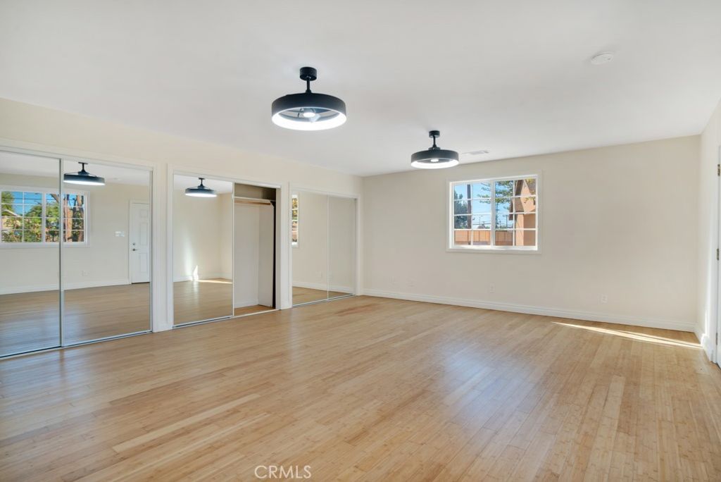 Image 14 of property listing at 7633-7635 Fallbrook Avenue, West Hills, CA 91304