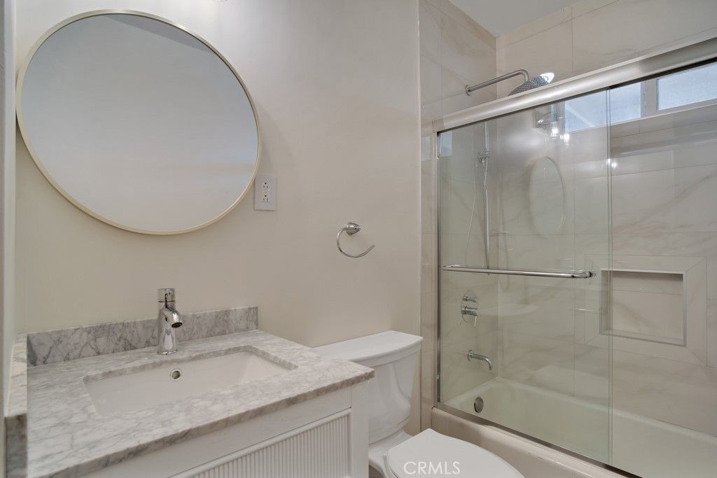 Image 16 of property listing at 7633-7635 Fallbrook Avenue, West Hills, CA 91304