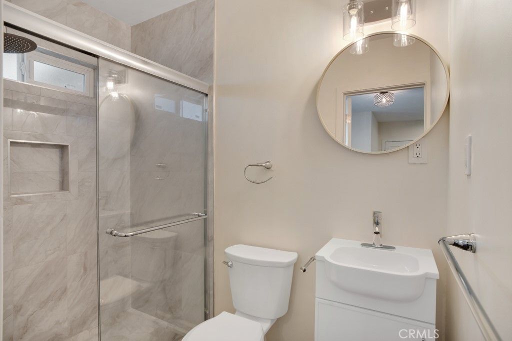 Image 17 of property listing at 7633-7635 Fallbrook Avenue, West Hills, CA 91304