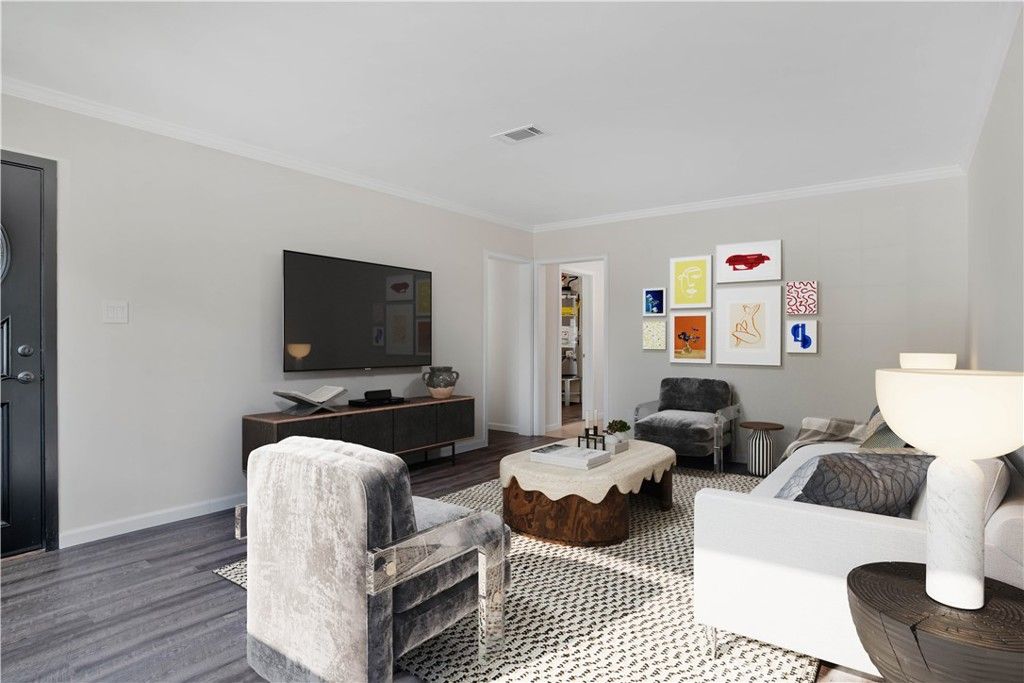 Image 2 of property listing at 7633-7635 Fallbrook Avenue, West Hills, CA 91304