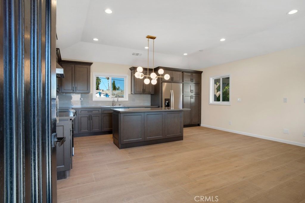 Image 21 of property listing at 7633-7635 Fallbrook Avenue, West Hills, CA 91304