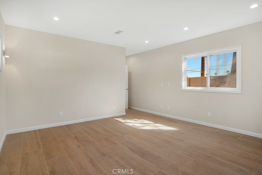 Image 27 of property listing at 7633-7635 Fallbrook Avenue, West Hills, CA 91304