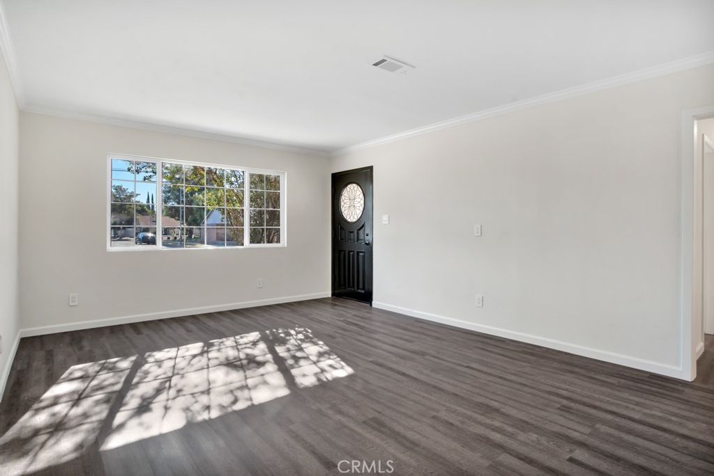 Image 3 of property listing at 7633-7635 Fallbrook Avenue, West Hills, CA 91304