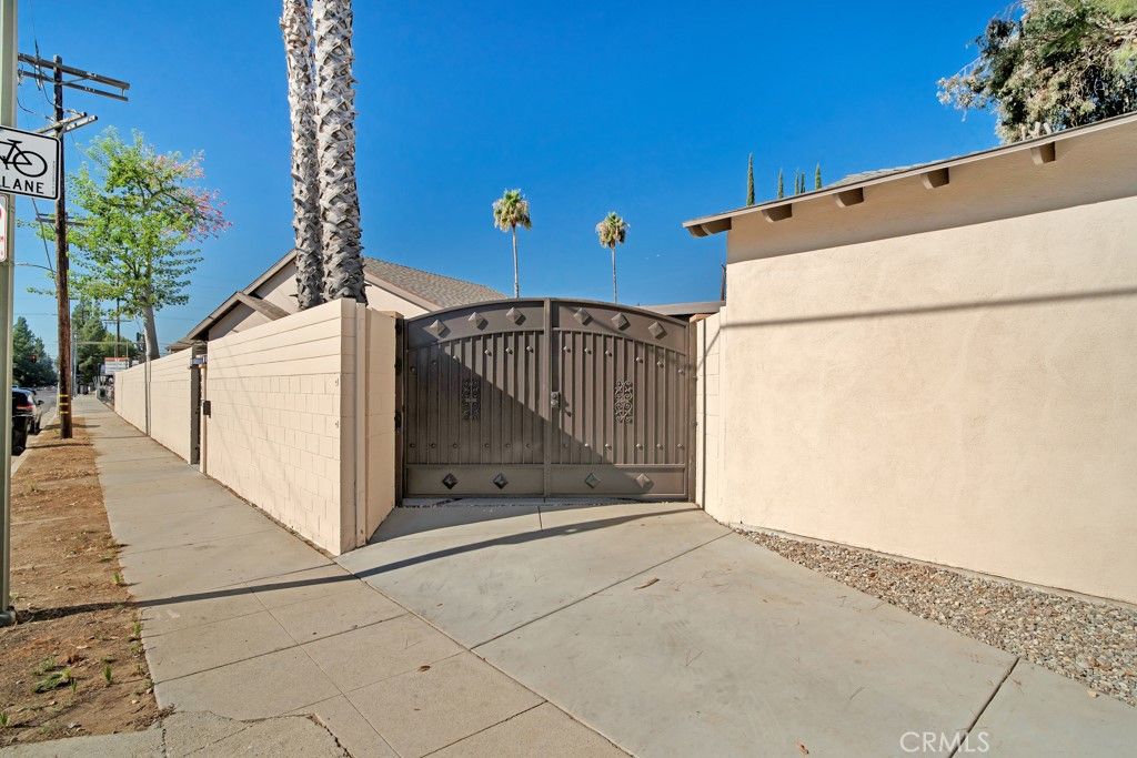 Image 35 of property listing at 7633-7635 Fallbrook Avenue, West Hills, CA 91304