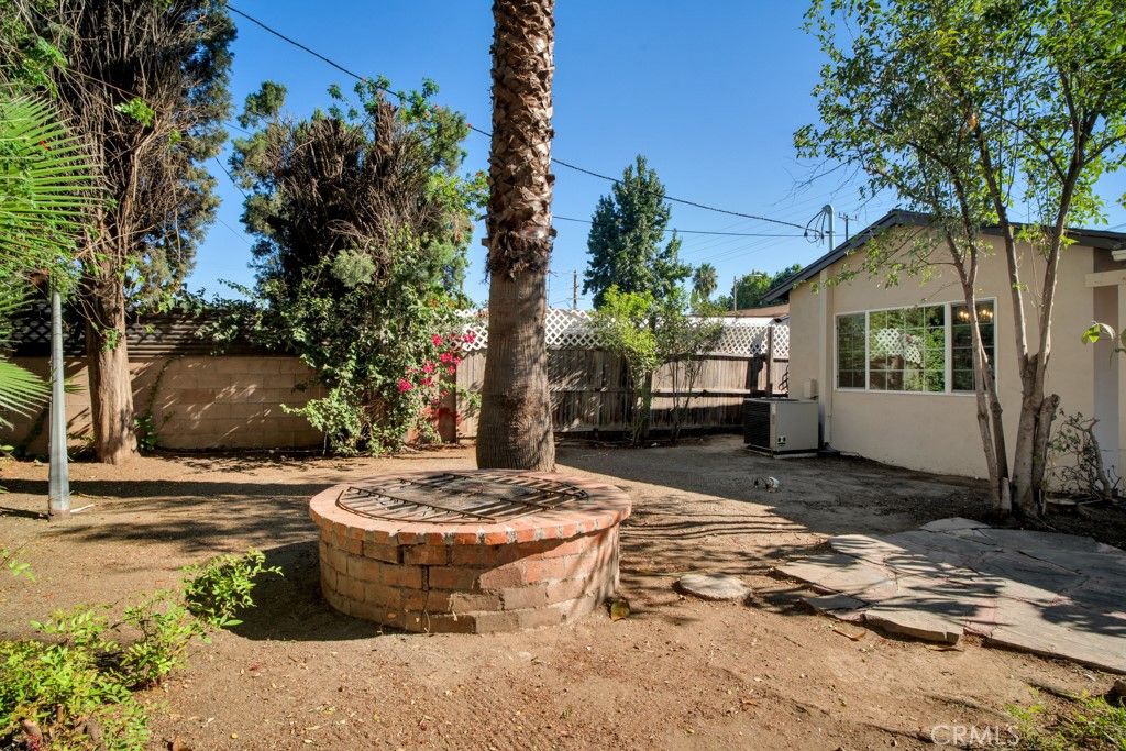 Image 37 of property listing at 7633-7635 Fallbrook Avenue, West Hills, CA 91304