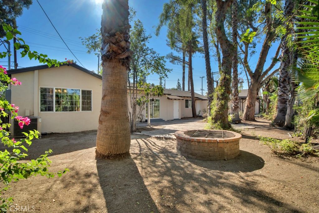 Image 38 of property listing at 7633-7635 Fallbrook Avenue, West Hills, CA 91304
