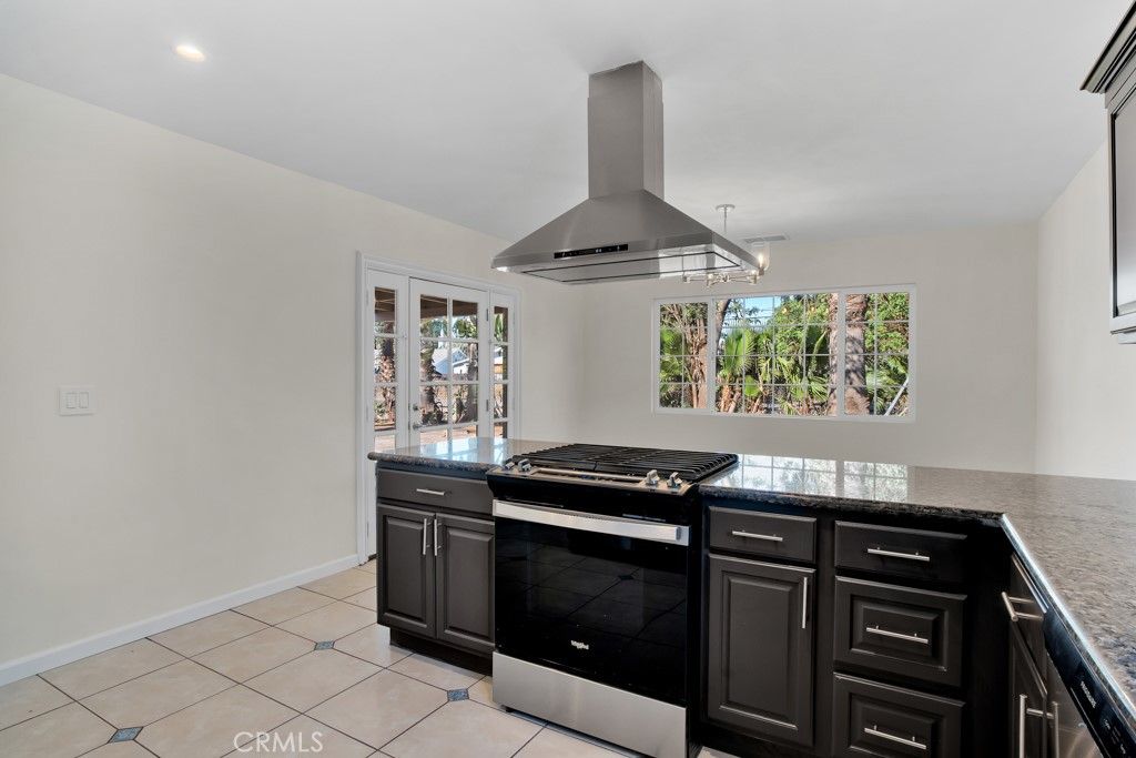 Image 6 of property listing at 7633-7635 Fallbrook Avenue, West Hills, CA 91304