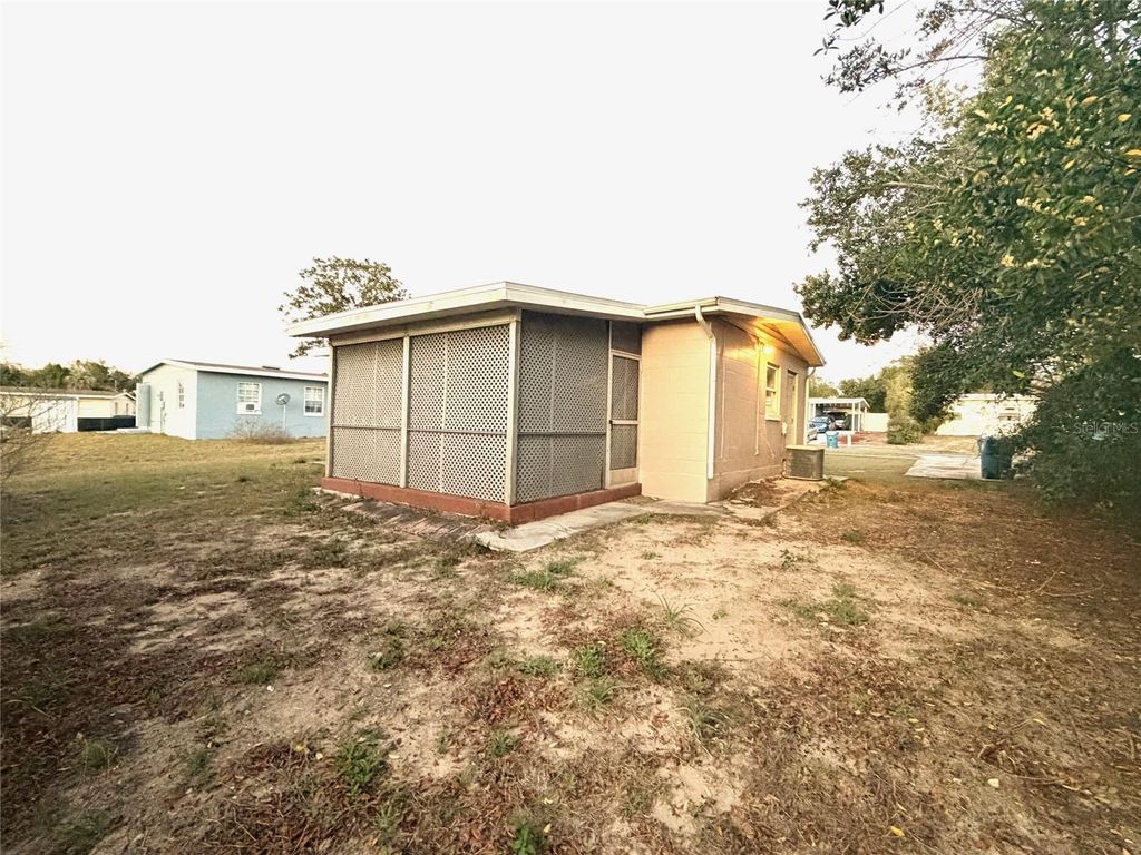 Image 10 of property listing at 1233 NEWHOPE ROAD, Spring Hill, FL 34606