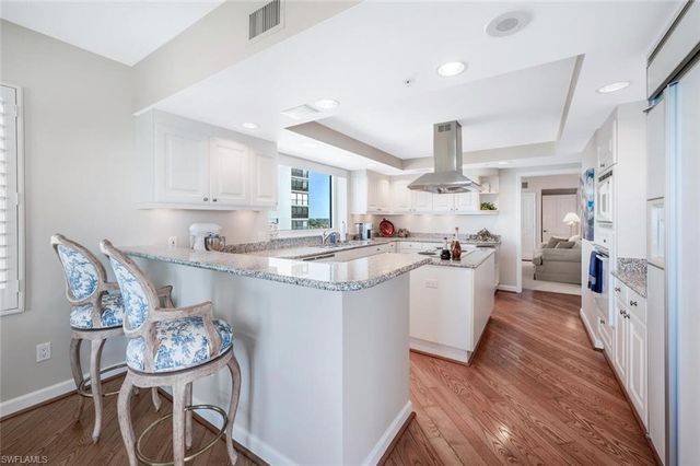 8231 Bay Colony DR # 1004, Naples, FL 34108