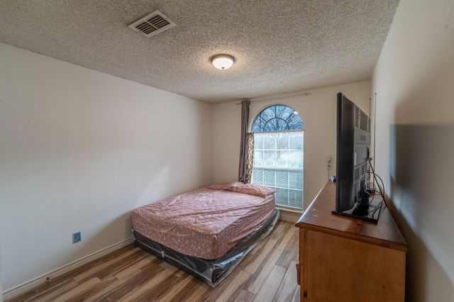 2414 Coventry Court, Grand Prairie, TX 75052
