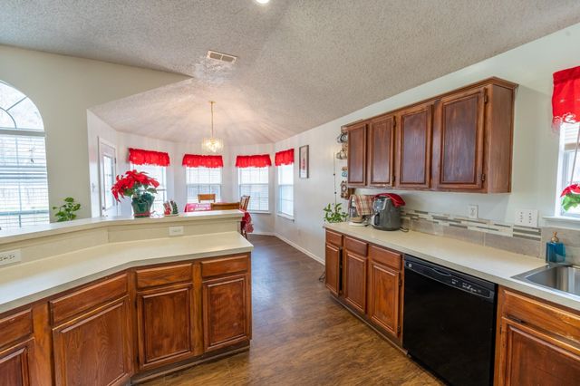 2414 Coventry Court, Grand Prairie, TX 75052