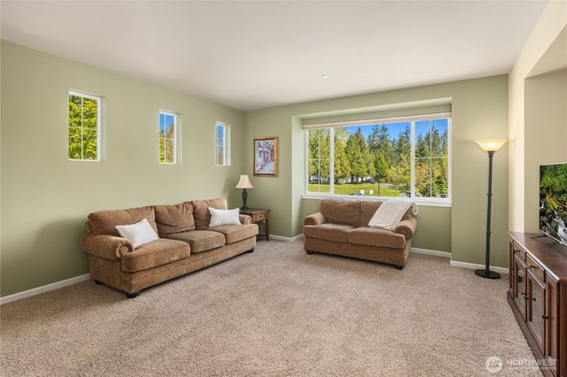8017 Douglas Avenue SE, Snoqualmie, WA 98065