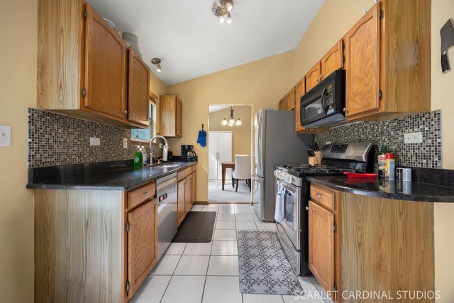 980 Oakland Lane, Aurora, IL 60504