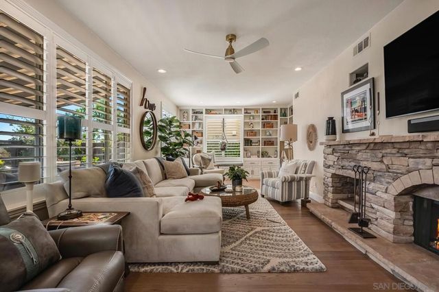 7794 Calle Mejor, Carlsbad, CA 92009