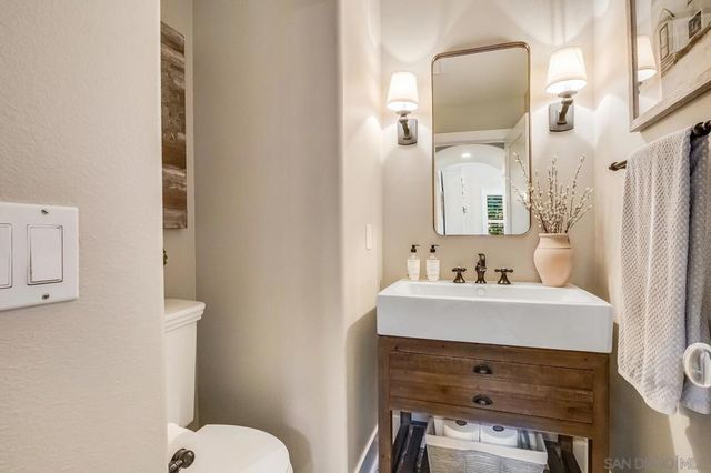7794 Calle Mejor, Carlsbad, CA 92009