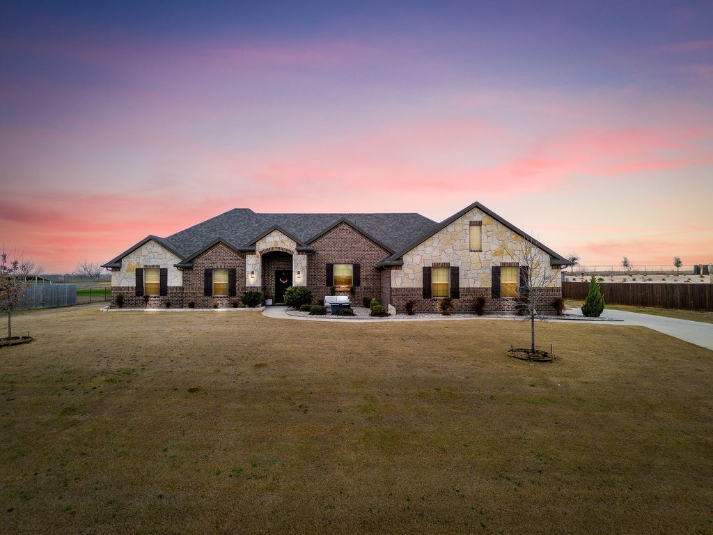 161 Highgate Drive, Venus, TX 76084