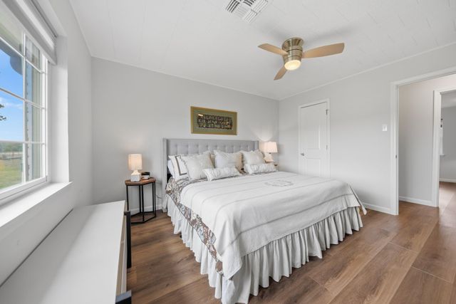 1620 W Us Highway 290, Carmine, TX 78932