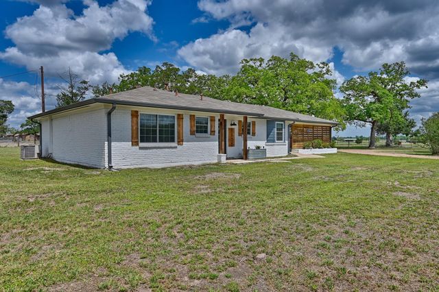 1620 W Us Highway 290, Carmine, TX 78932