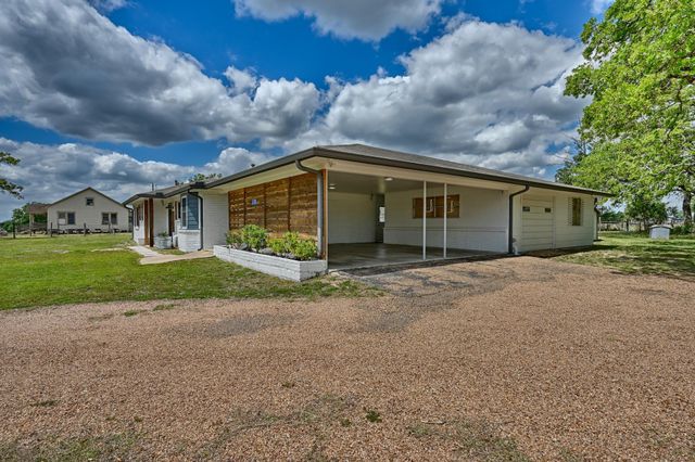 1620 W Us Highway 290, Carmine, TX 78932