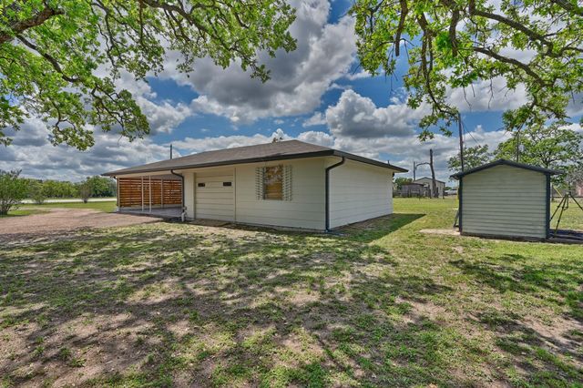 1620 W Us Highway 290, Carmine, TX 78932
