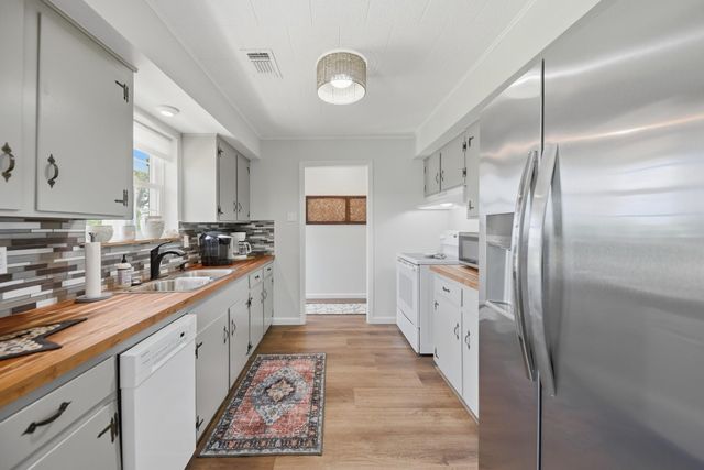 1620 W Us Highway 290, Carmine, TX 78932
