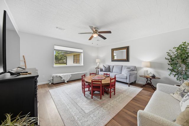 1620 W Us Highway 290, Carmine, TX 78932