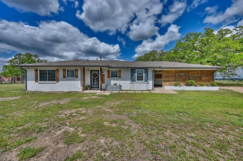 1620 W Us Highway 290, Carmine, TX 78932