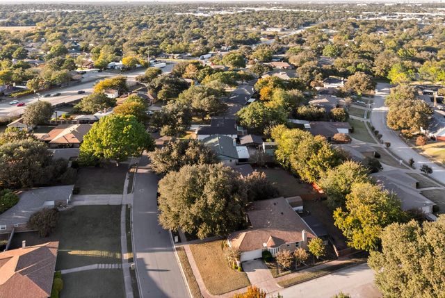 6325 Llano Drive, Edgecliff Village, TX 76134