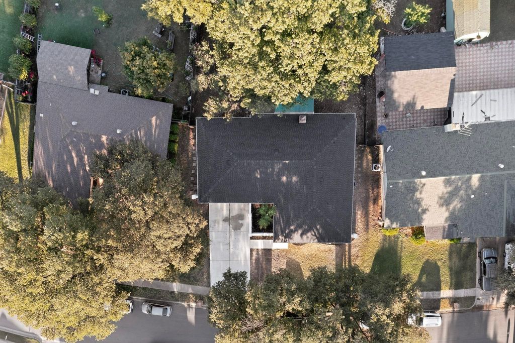 6325 Llano Drive, Edgecliff Village, TX 76134