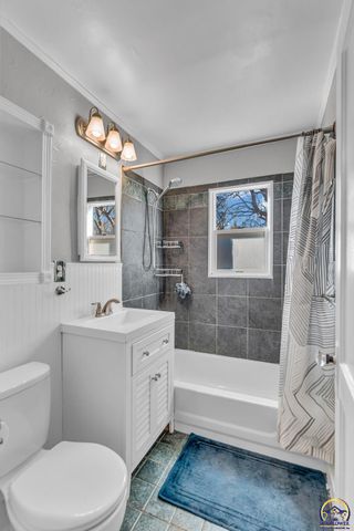 2011 SW High AVE, Topeka, KS 66604