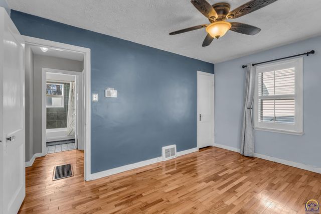 2011 SW High AVE, Topeka, KS 66604