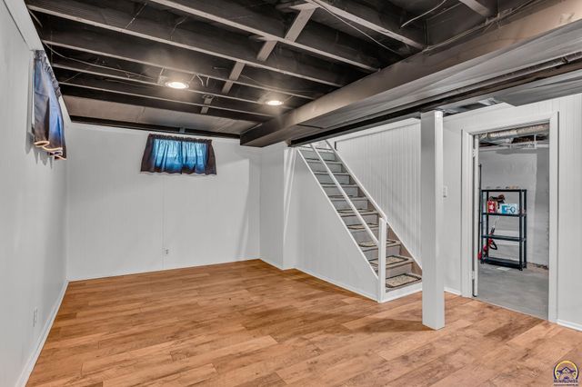 2011 SW High AVE, Topeka, KS 66604