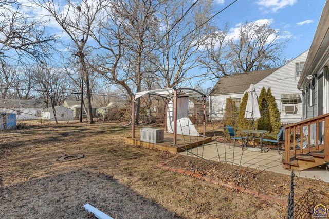 2011 SW High AVE, Topeka, KS 66604