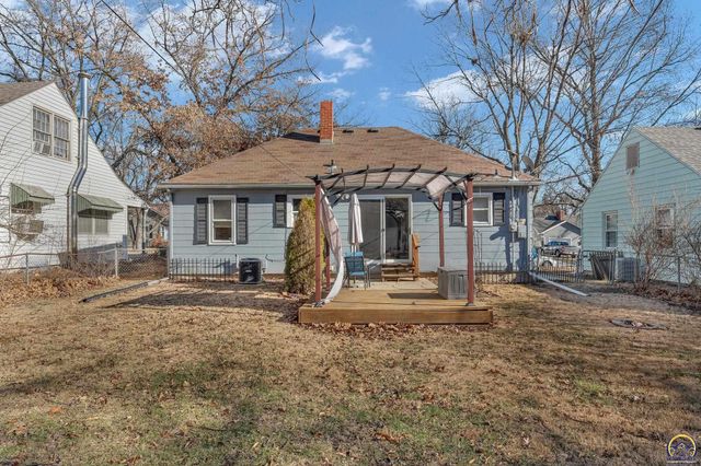 2011 SW High AVE, Topeka, KS 66604